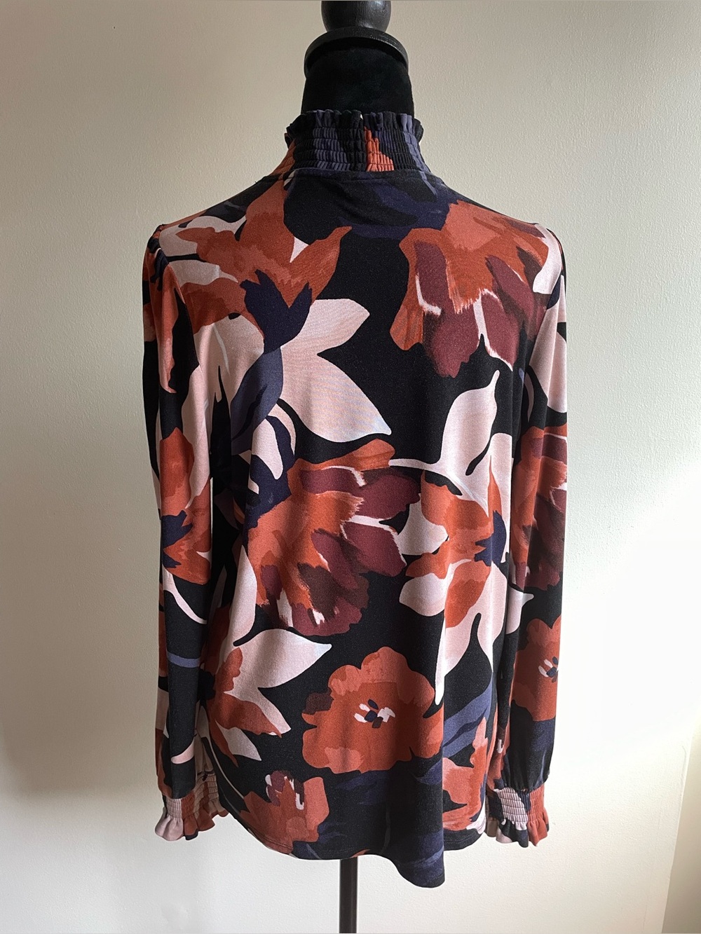 RW&CO Floral Mock Neck Blouse Size Large Smocked Long Sleeve Stretch Top - Picture 2 of 8